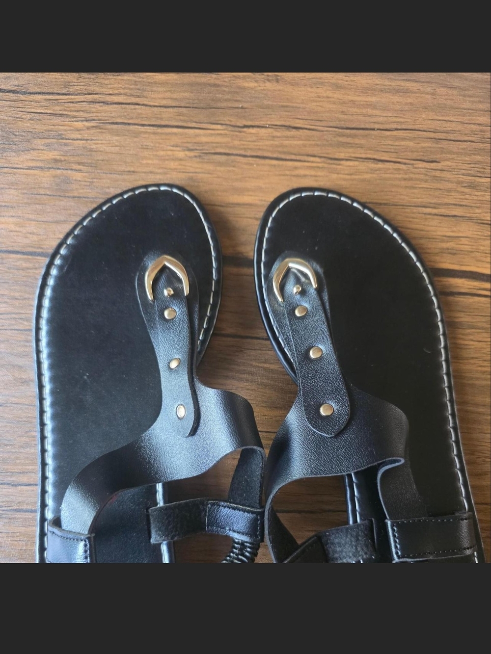 SHEIN Black Strappy Toe-Loop Sandals with Gold Accent